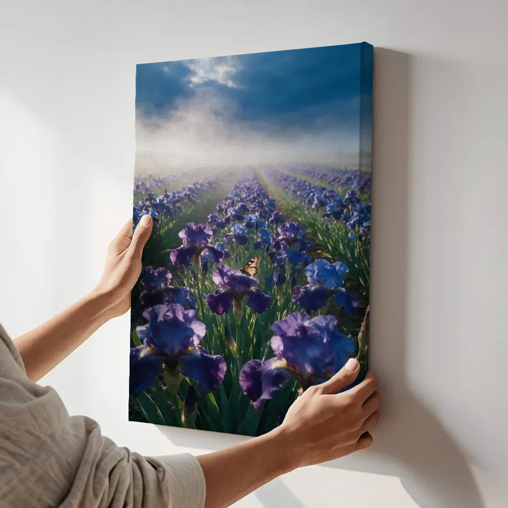Sfeerimpressie: Iris bij de ochtendmist 5 terwijl het aan de muur wordt gehangen