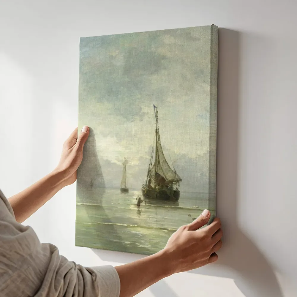 Sfeerimpressie: Kalme zee van Hendrik Willem Mesdag terwijl het aan de muur wordt gehangen