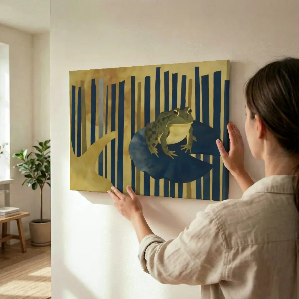 Sfeerimpressie: Kikker in nachtblauw en goud terwijl het wordt opgehangen