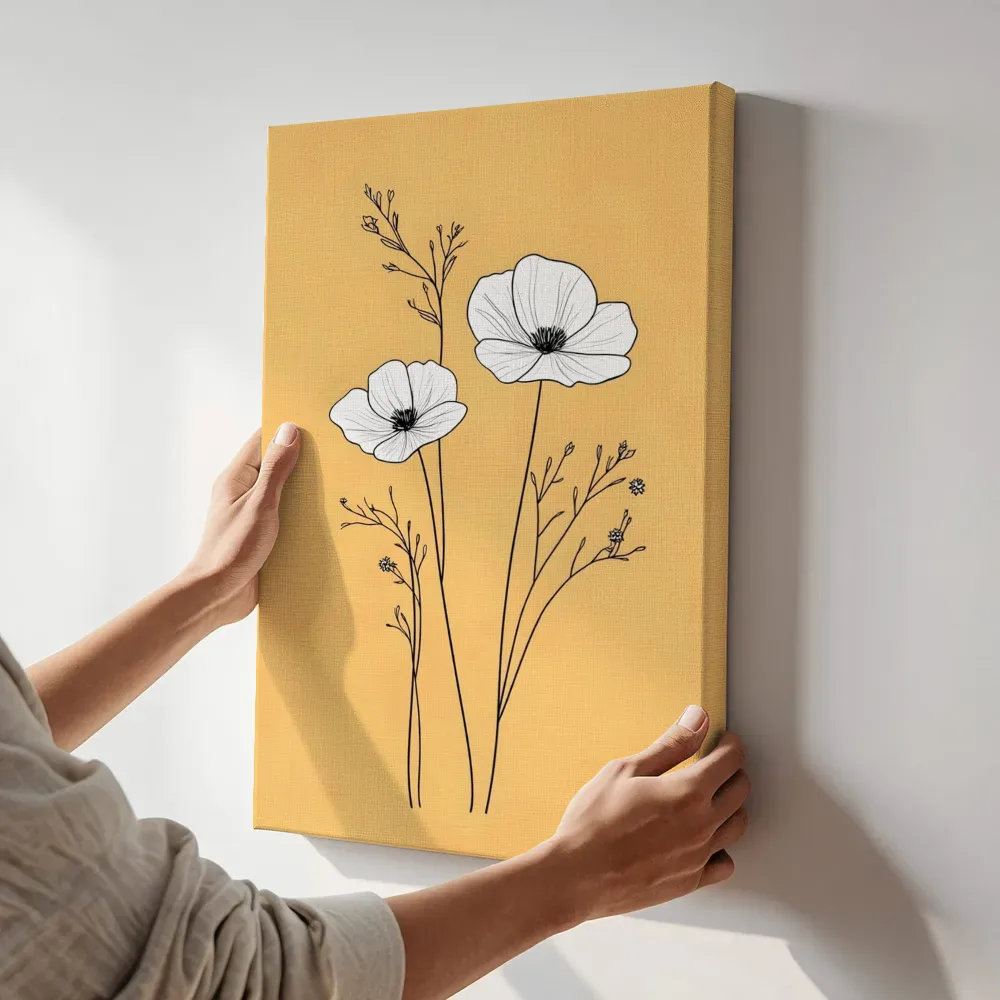 Sfeerimpressie: Klaprozen lijntekening op geel terwijl het aan de muur wordt gehangen
