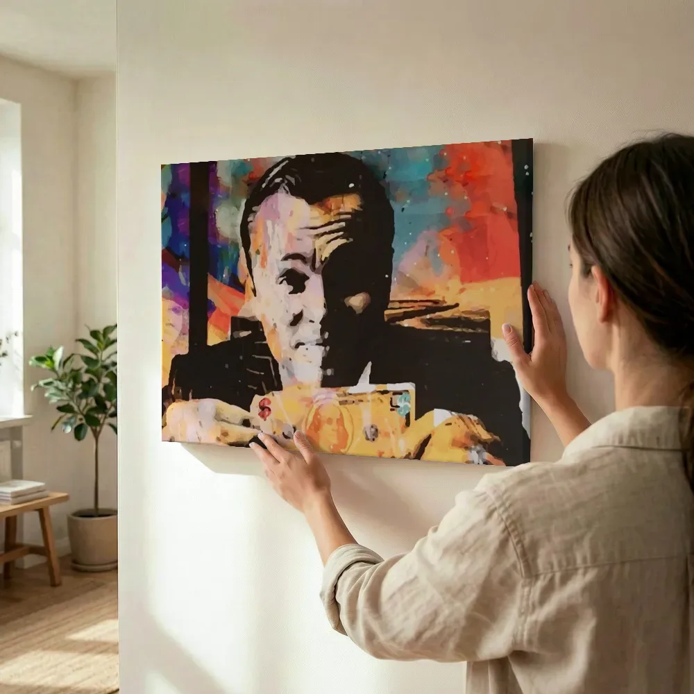 Sfeerimpressie: Kleurrijk abstract portret terwijl het wordt opgehangen