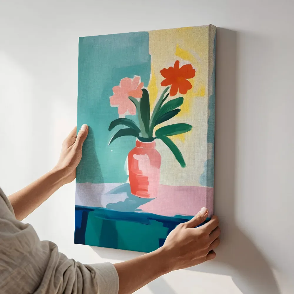 Sfeerimpressie: Kleurrijke bloemen in vaas terwijl het aan de muur wordt gehangen