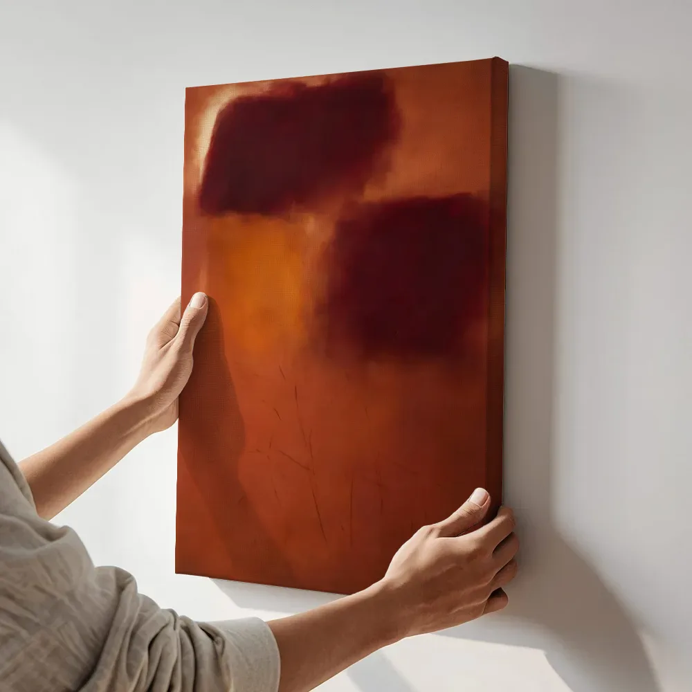 Sfeerimpressie: Kleurvelden hoog in beeld in vol terracotta terwijl het aan de muur wordt gehangen