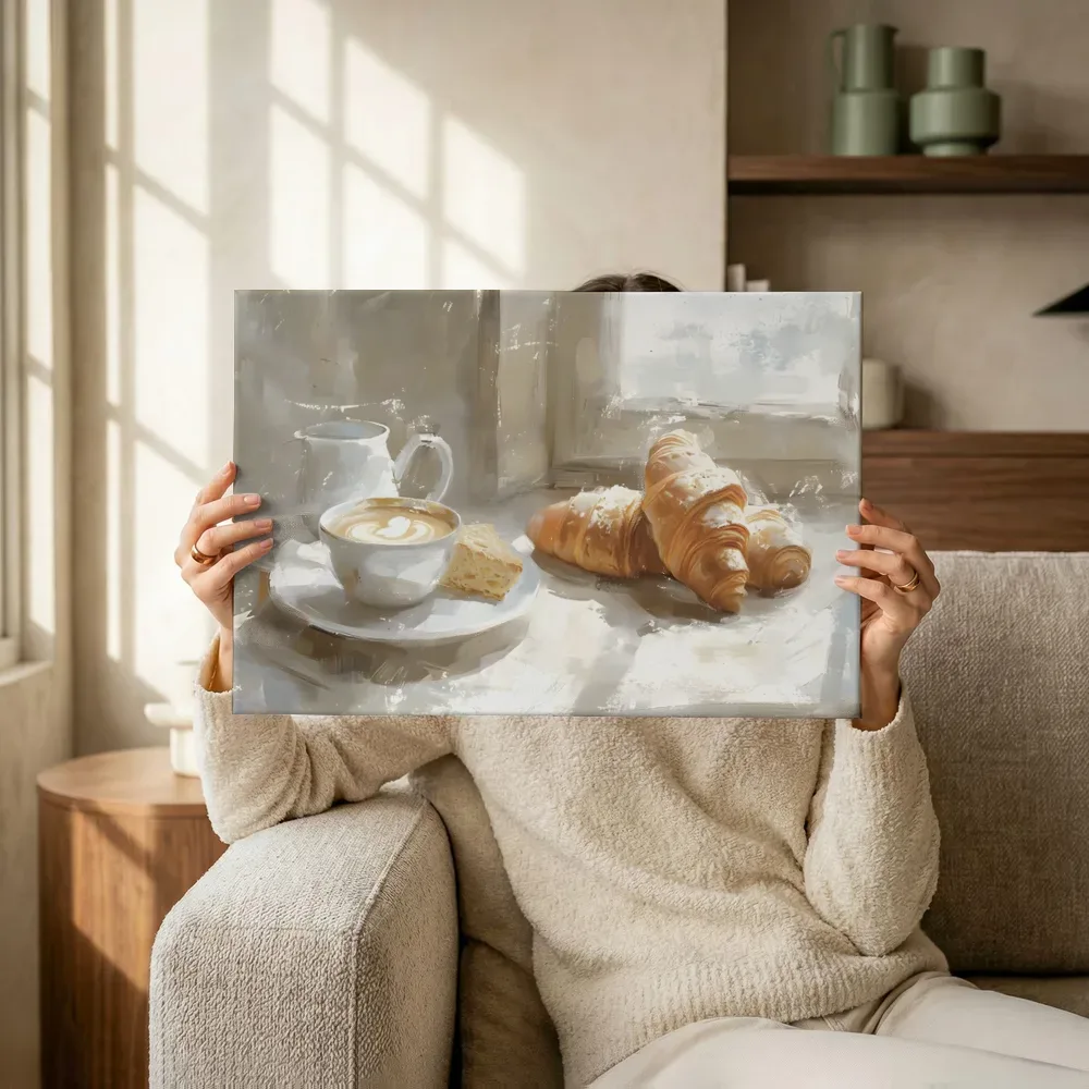 Sfeerimpressie: Koffie en croissants bij het raam terwijl het omhoog wordt gehouden
