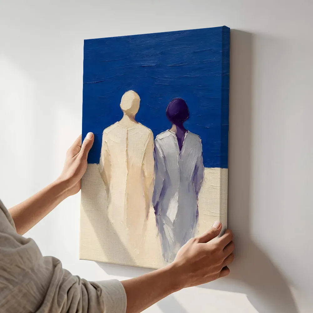 Sfeerimpressie: Koppel van de rug, olieverf in kobalt en violet terwijl het aan de muur wordt gehangen