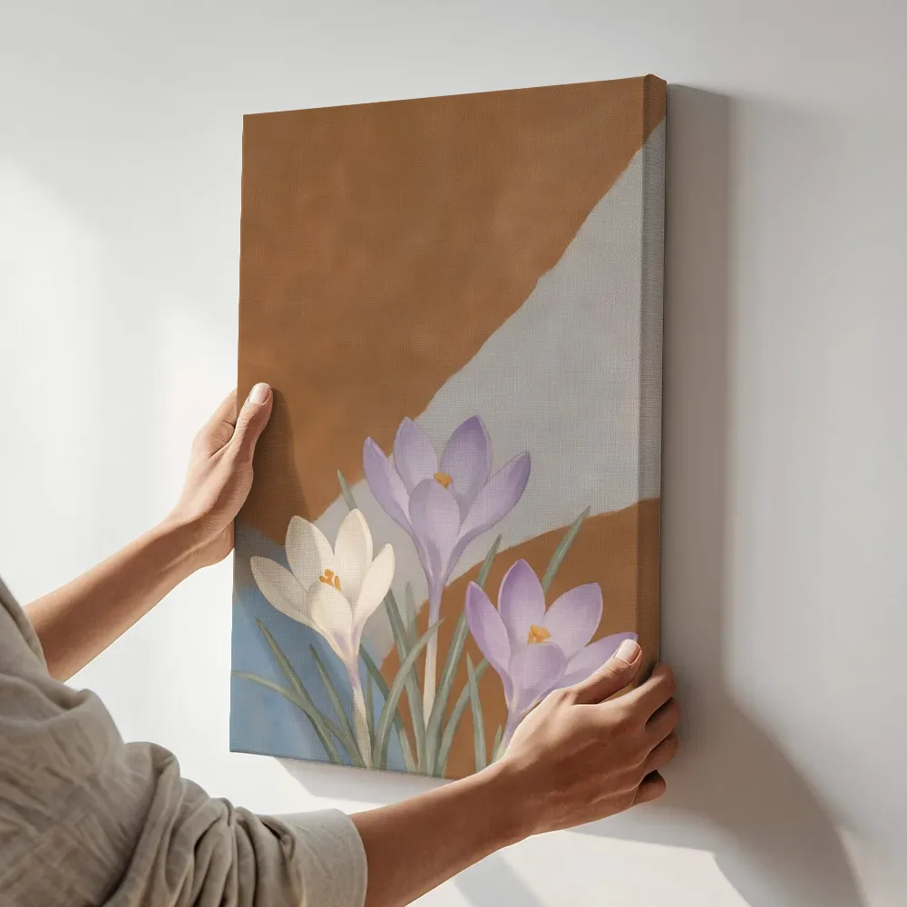 Sfeerimpressie: Krokus in kaneel en duifgrijs terwijl het aan de muur wordt gehangen