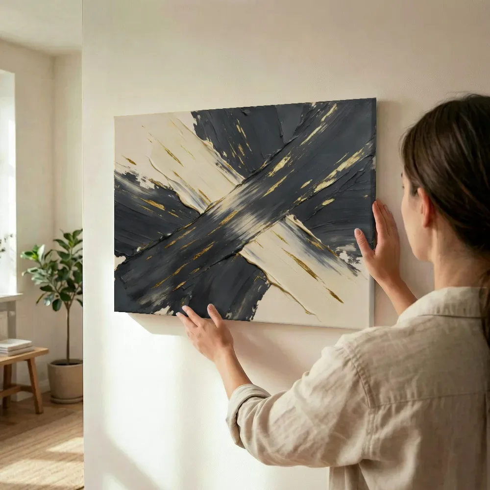 Sfeerimpressie: Kruisende veeg paletmes, grafiet en goud terwijl het wordt opgehangen