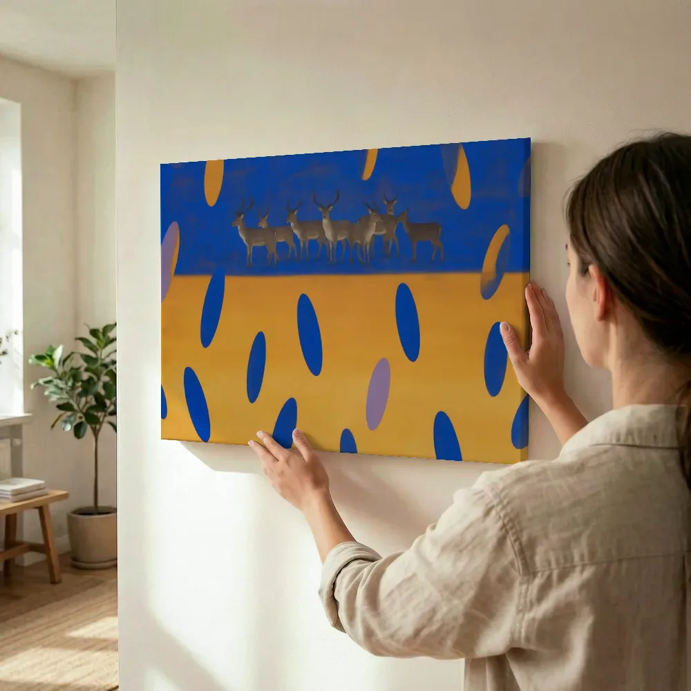 Sfeerimpressie: Kudde herten in kobalt en saffraan terwijl het wordt opgehangen