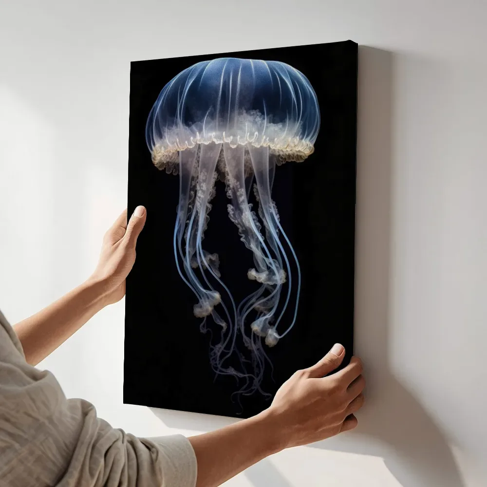 Sfeerimpressie: Blauwe kwal terwijl het aan de muur wordt gehangen