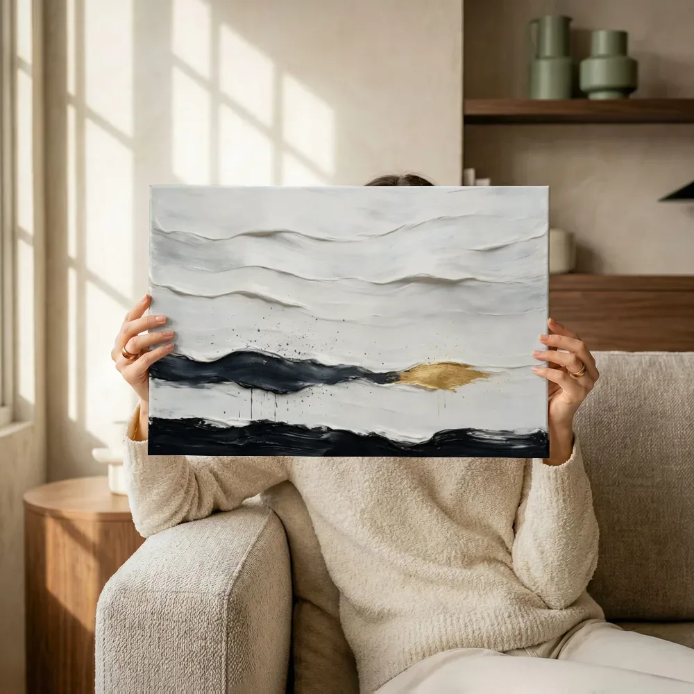 Sfeerimpressie: Lage Horizon Kwastslag in Ravenzwart en Parelmoer terwijl het omhoog wordt gehouden