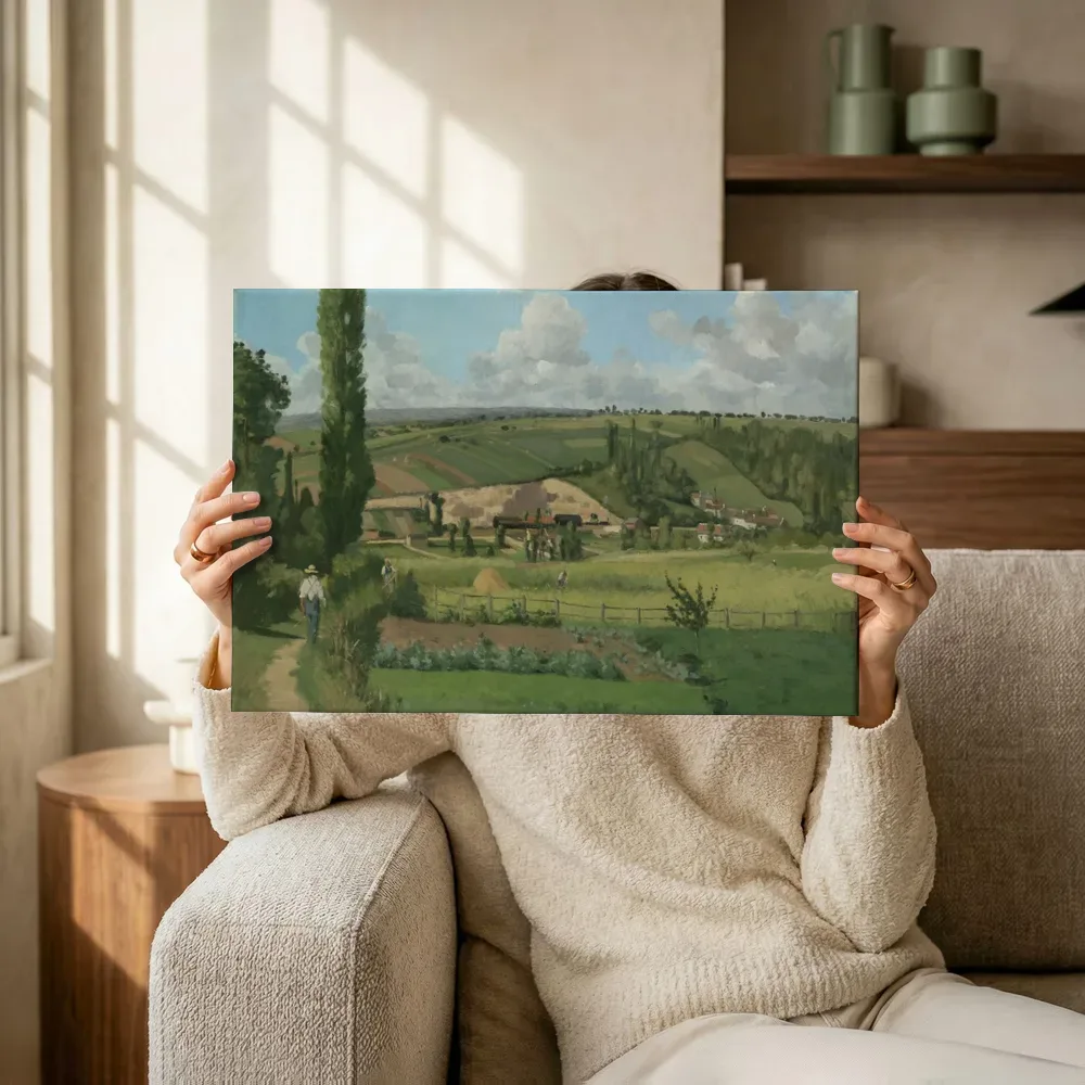 Sfeerimpressie: Landschap bij Les Pâtis, Pontoise van Camille Pissarro terwijl het omhoog wordt gehouden