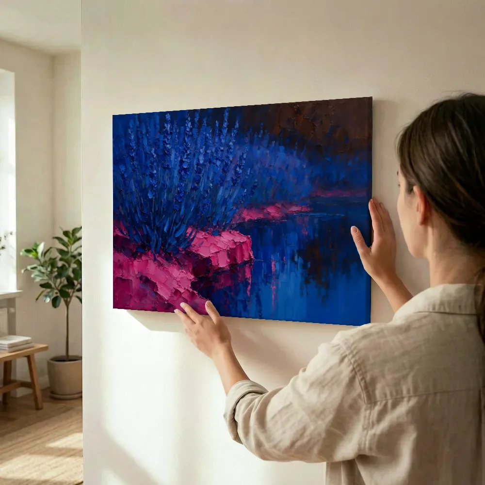 Sfeerimpressie: Lavendel aan de oever in kobaltmagenta terwijl het wordt opgehangen