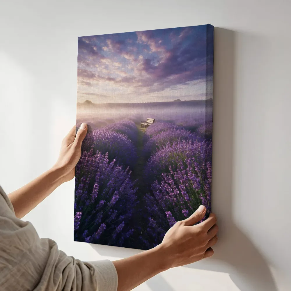 Sfeerimpressie: Lavendel bij de ochtendmist 4 terwijl het aan de muur wordt gehangen