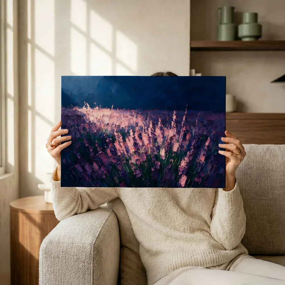 Sfeerimpressie: Lavendel in het landschap in groenroze terwijl het omhoog wordt gehouden