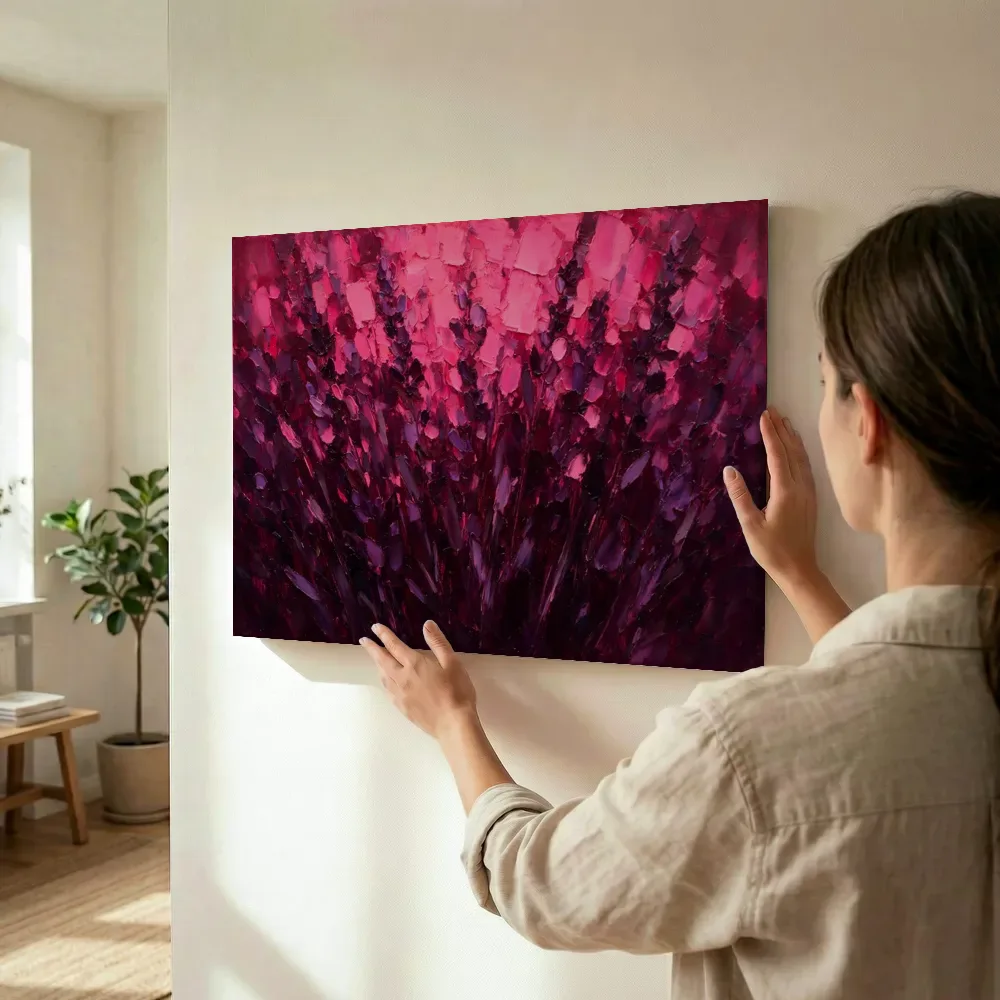 Sfeerimpressie: Lavendel van dichtbij in fuchsia terwijl het wordt opgehangen