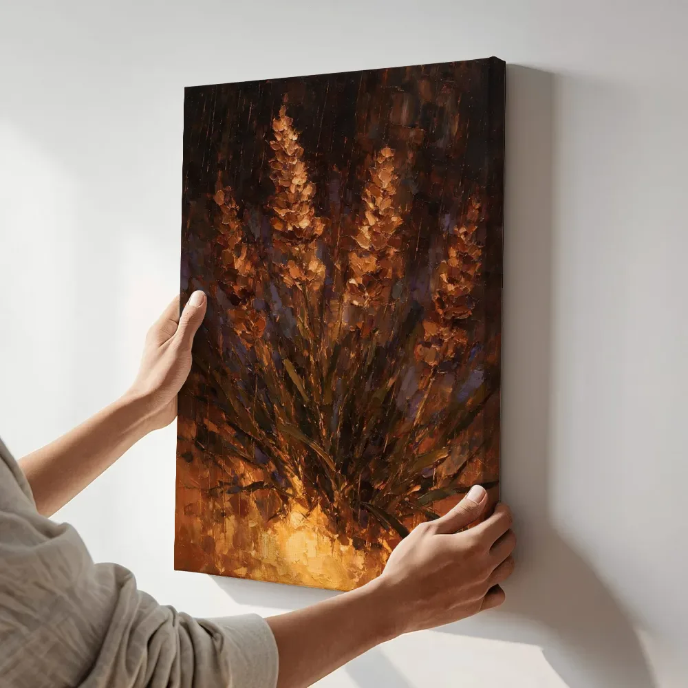 Sfeerimpressie: Lavendel van dichtbij in kopergloed terwijl het aan de muur wordt gehangen