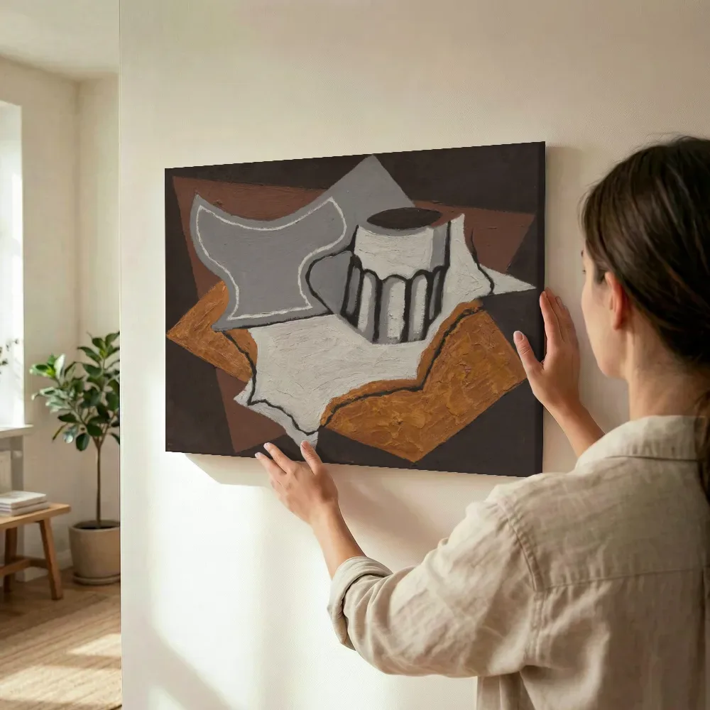 Sfeerimpressie: De beker van Juan Gris terwijl het wordt opgehangen
