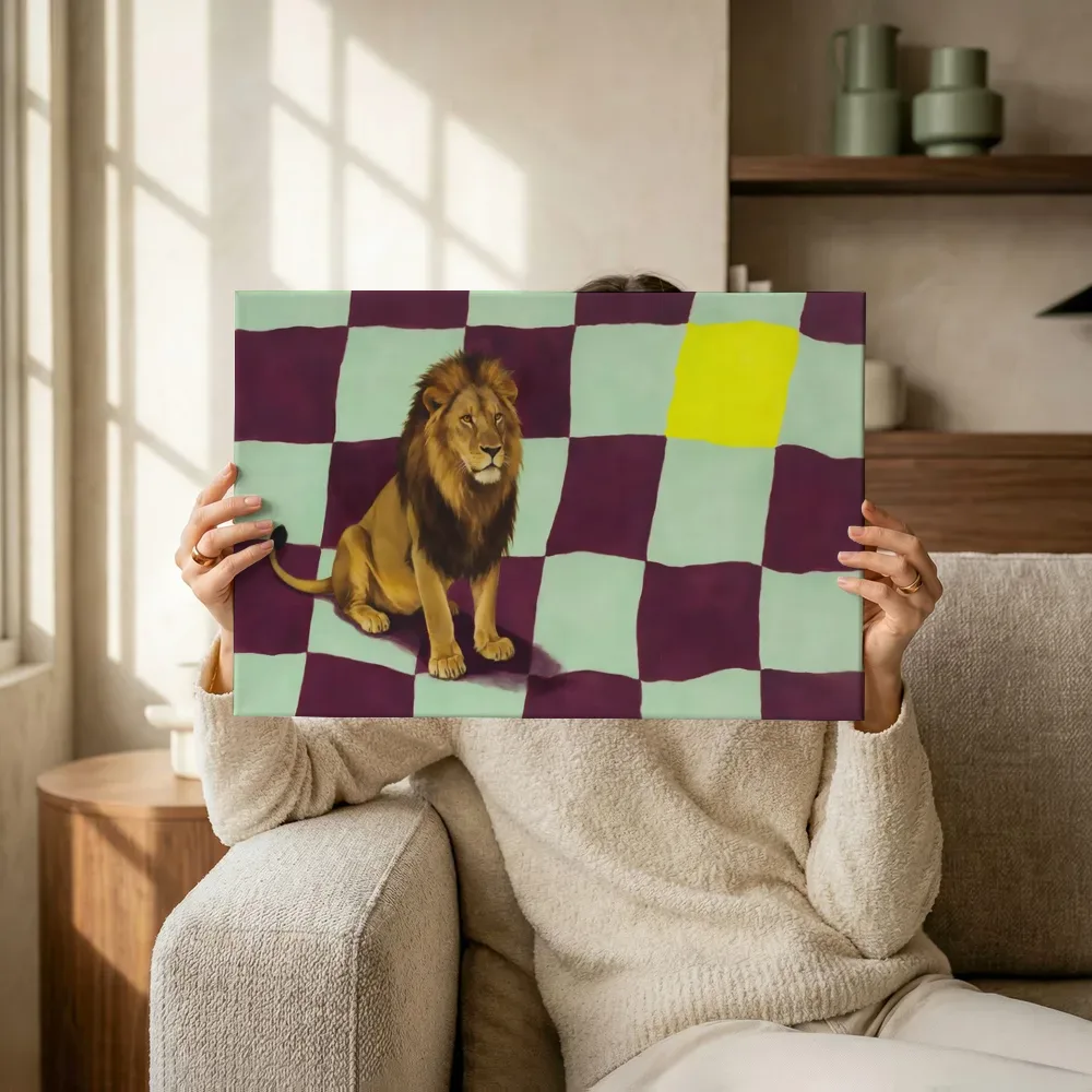Sfeerimpressie: Leeuw in aubergine en mint terwijl het omhoog wordt gehouden