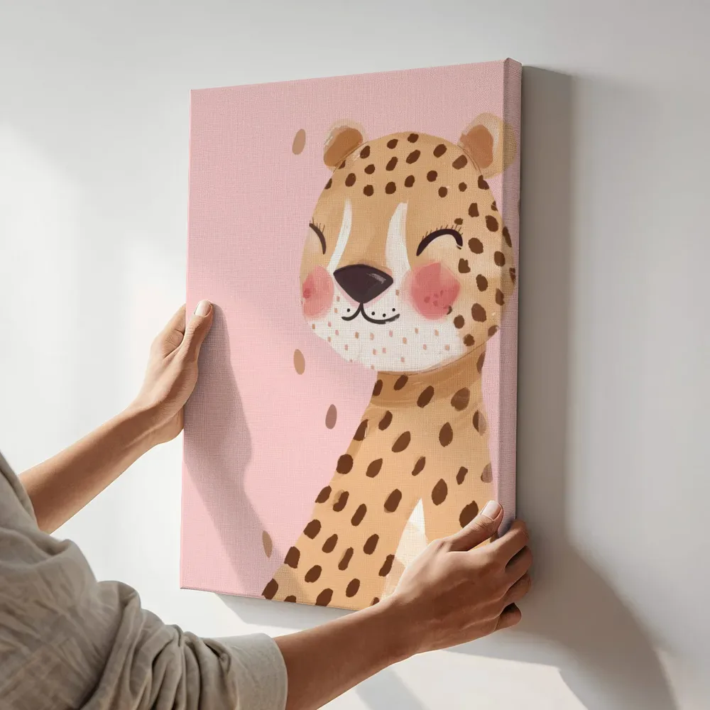Sfeerimpressie: Lief luipaardje terwijl het aan de muur wordt gehangen