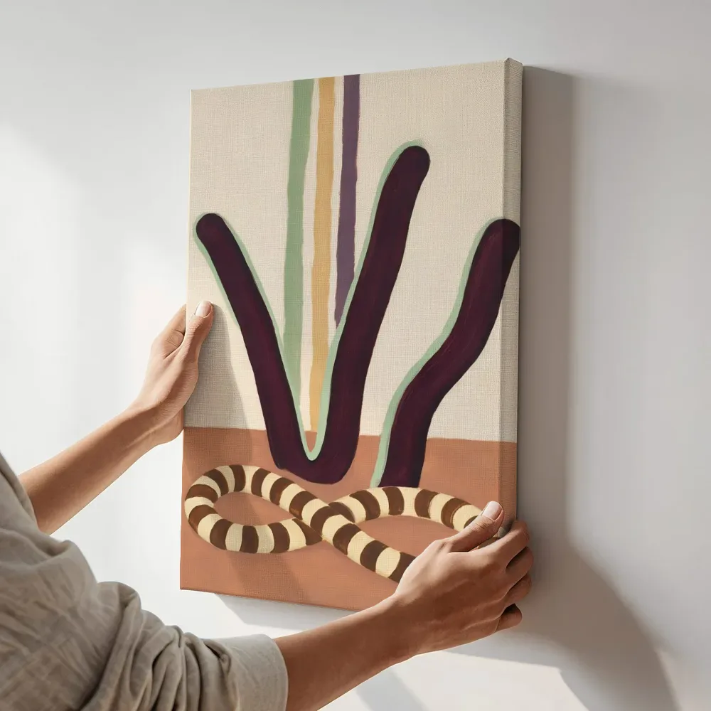 Sfeerimpressie: Liggende acht in aubergine en mint terwijl het aan de muur wordt gehangen