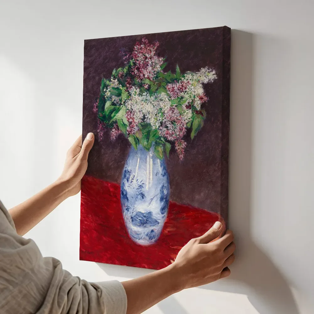 Sfeerimpressie: Seringen in een vaas van Gustave Caillebotte terwijl het aan de muur wordt gehangen