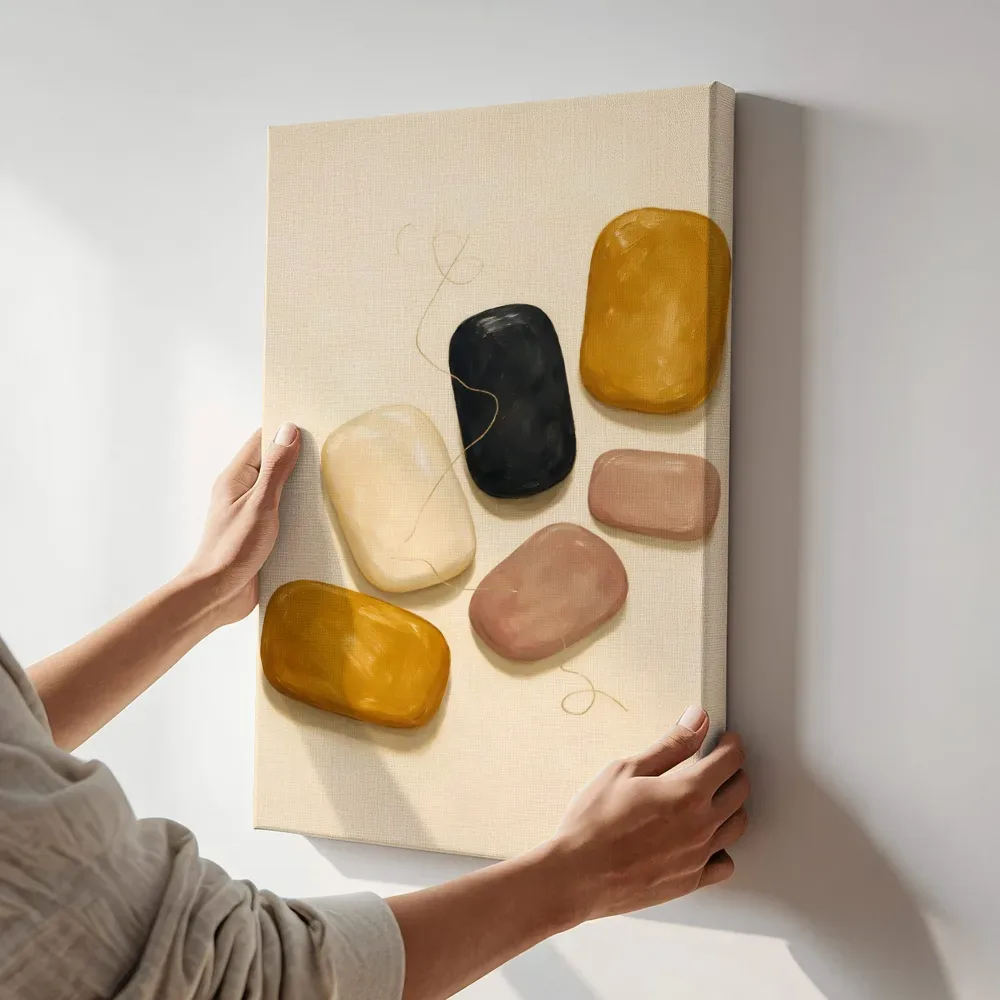 Sfeerimpressie: Losse kiezelstenen Organic Geometry 3 terwijl het aan de muur wordt gehangen
