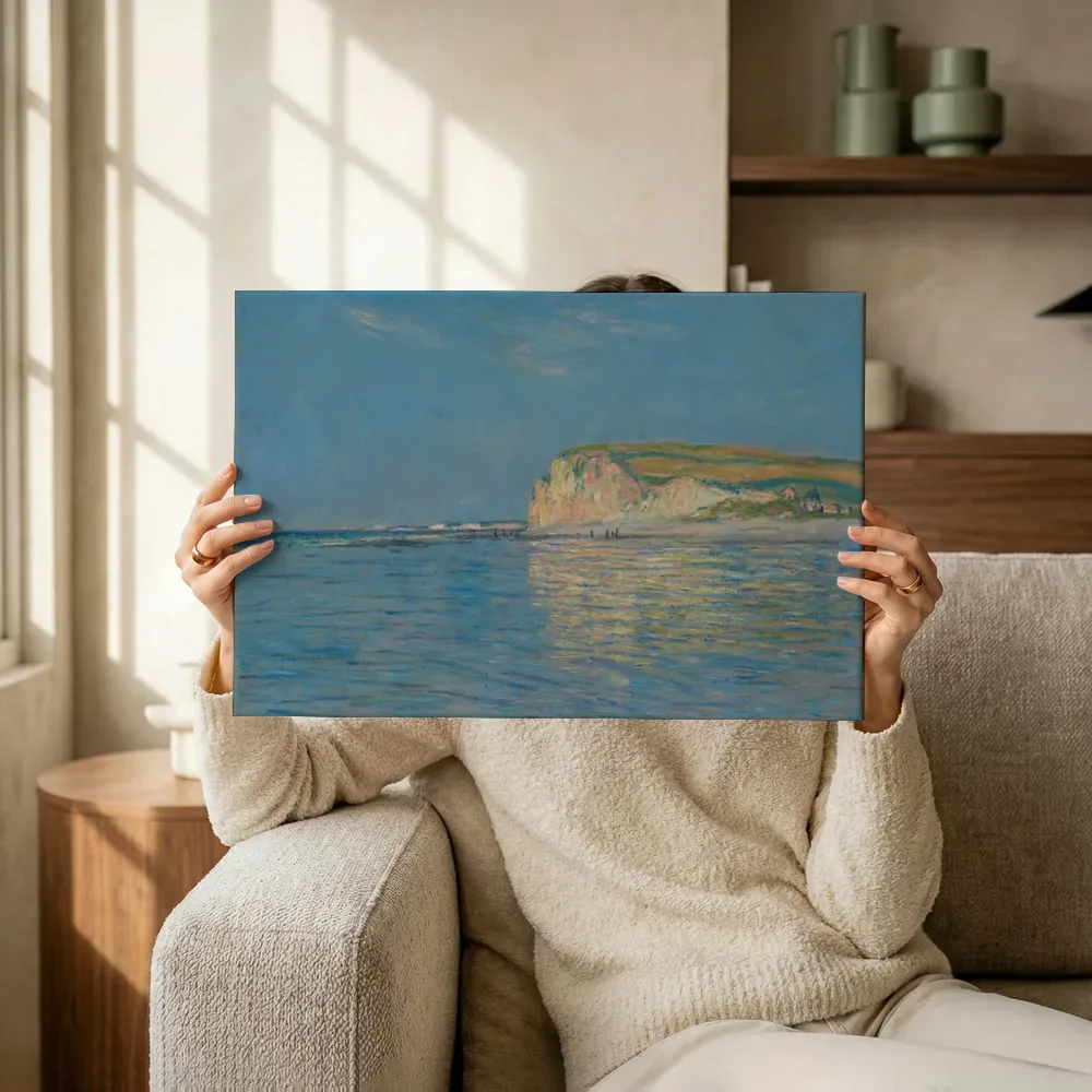 Sfeerimpressie: Eb bij Pourville, nabij Dieppe van Claude Monet terwijl het omhoog wordt gehouden