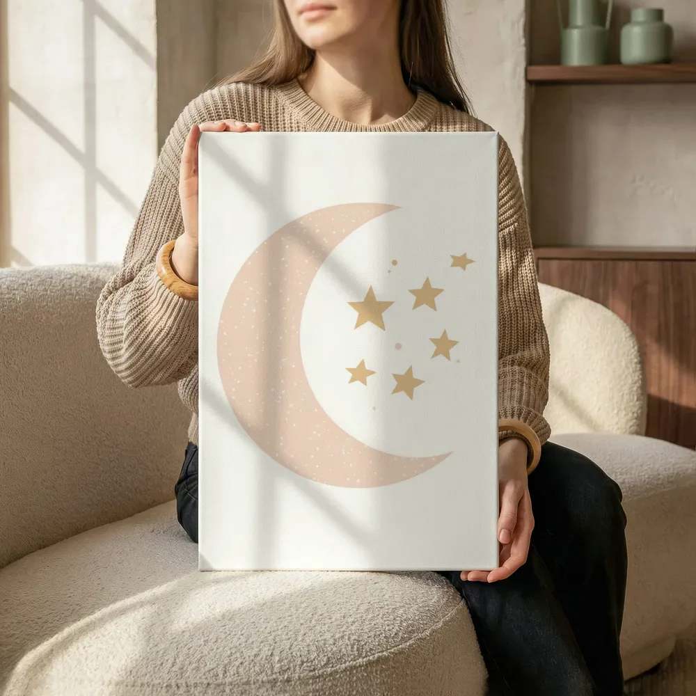 Sfeerimpressie: Maan en sterren schilderij beige terwijl het zittend wordt getoond
