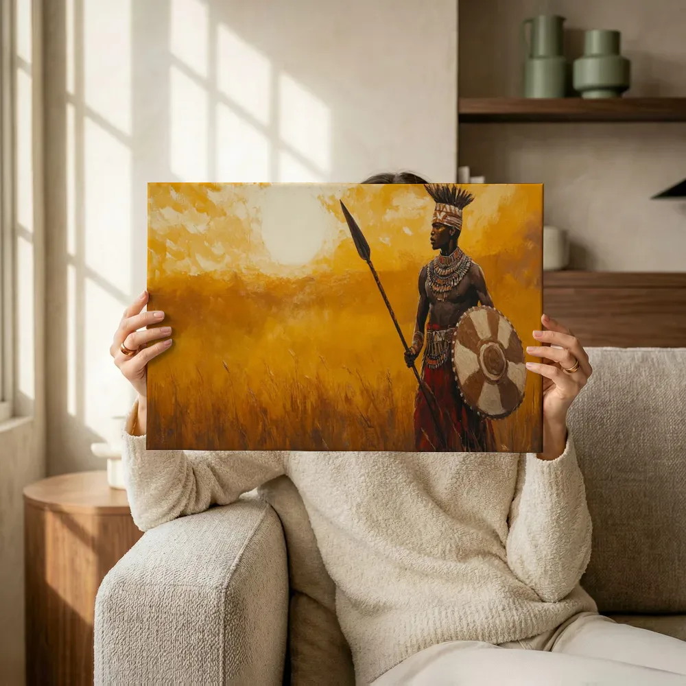 Sfeerimpressie: Maasai krijger in de savanne terwijl het omhoog wordt gehouden