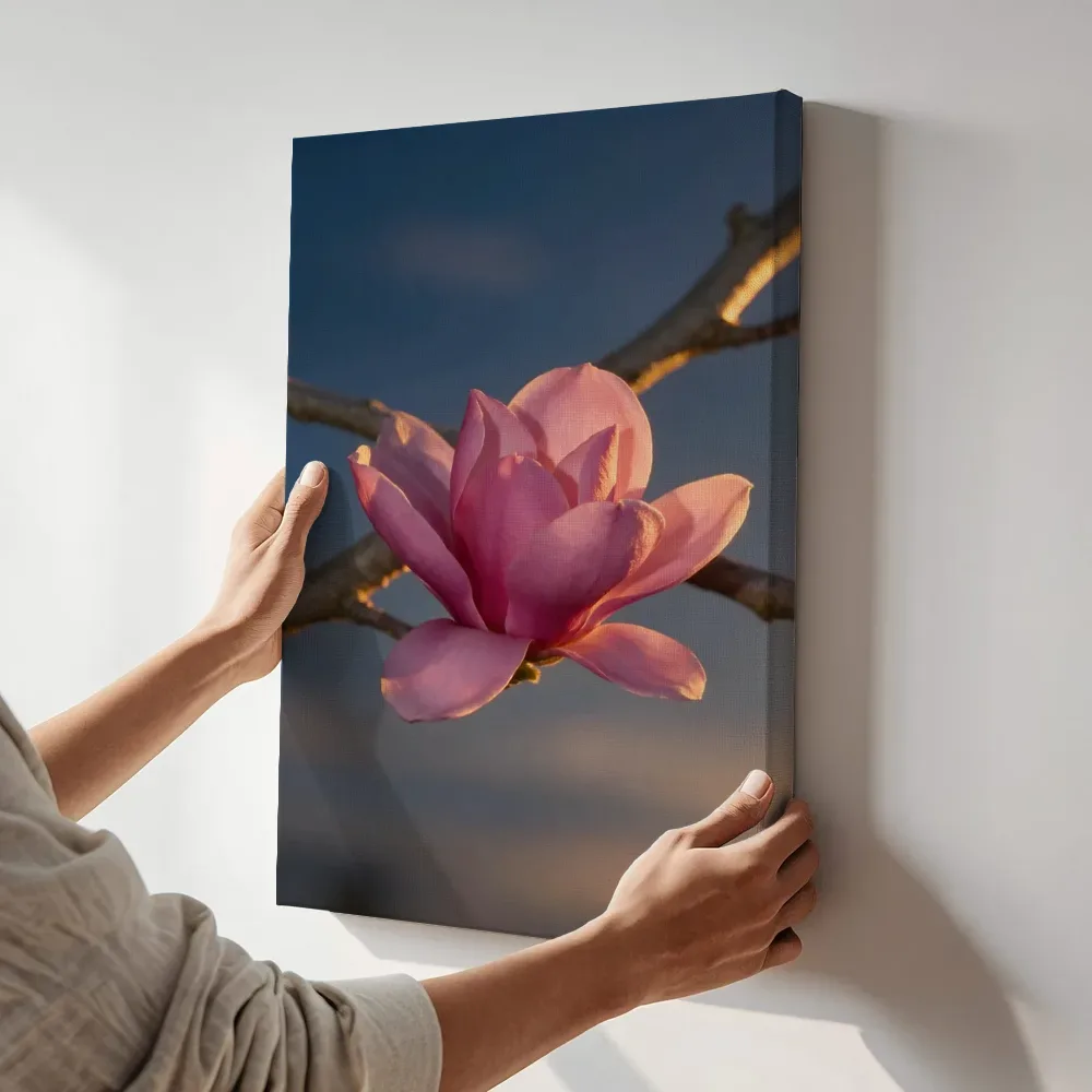 Sfeerimpressie: Magnolia in de schemering 3 terwijl het aan de muur wordt gehangen