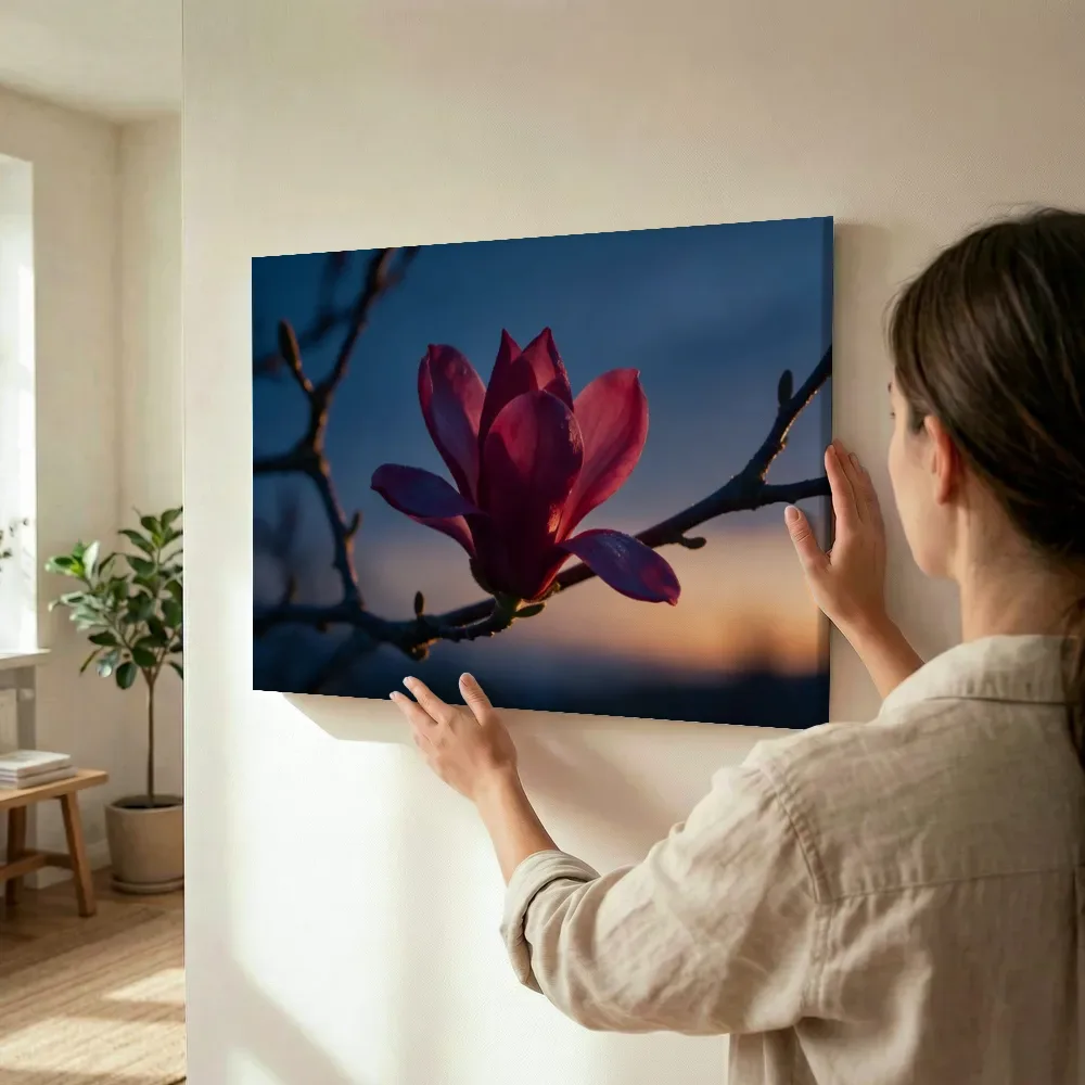 Sfeerimpressie: Magnolia in de schemering, dieproze 4 terwijl het wordt opgehangen