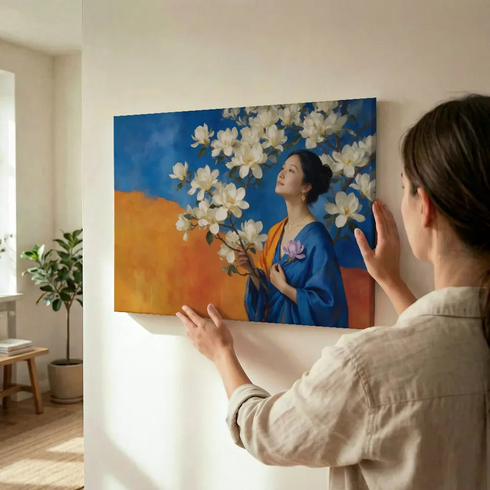Sfeerimpressie: Magnolia in kobalt en saffraan terwijl het wordt opgehangen