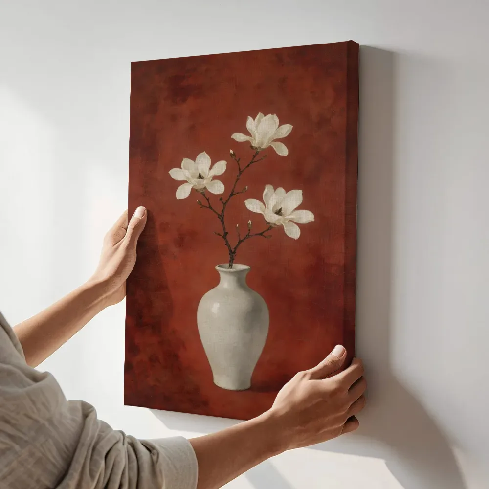Sfeerimpressie: Magnolia in lakrood terwijl het aan de muur wordt gehangen