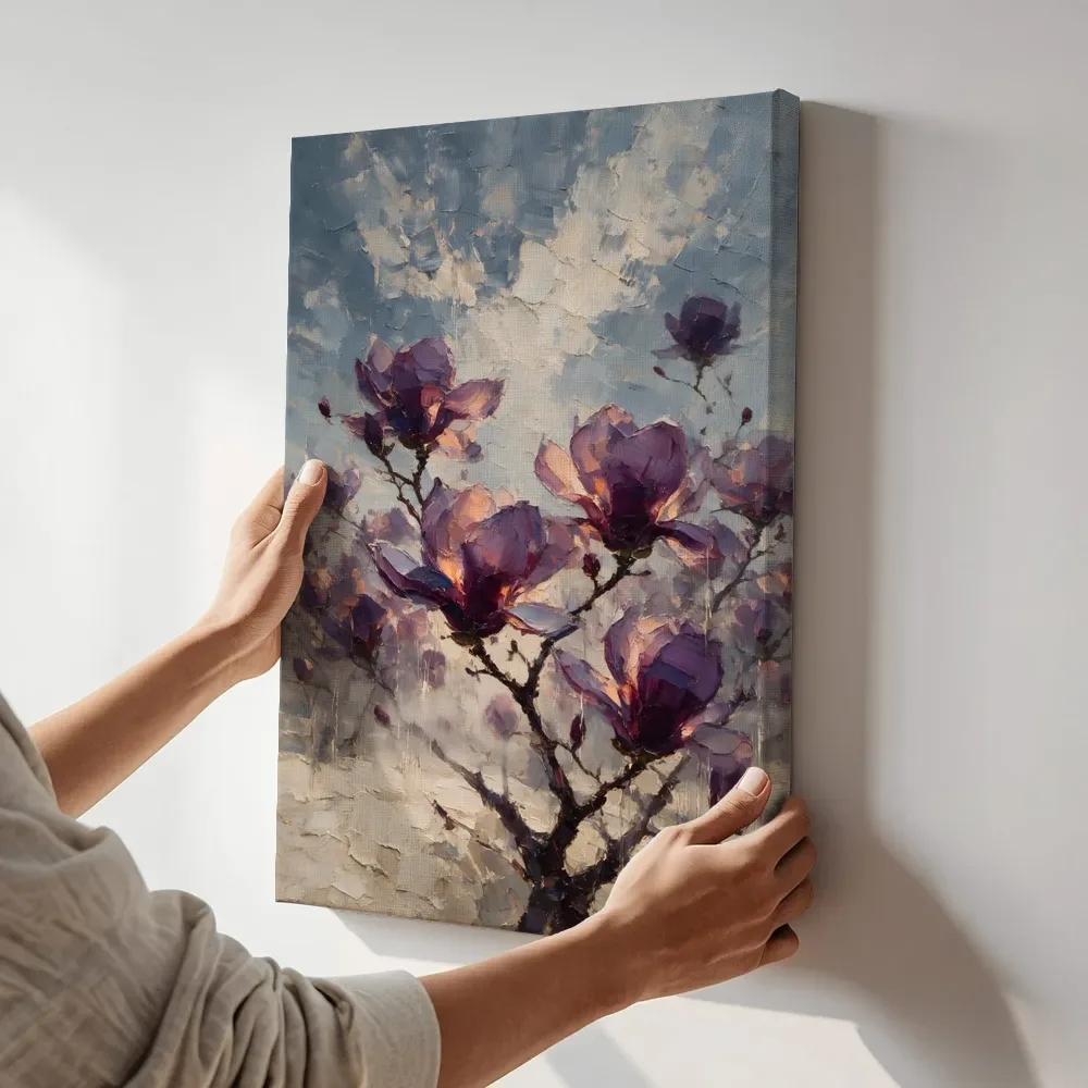 Sfeerimpressie: Magnolia onder de hemel in violet terwijl het aan de muur wordt gehangen