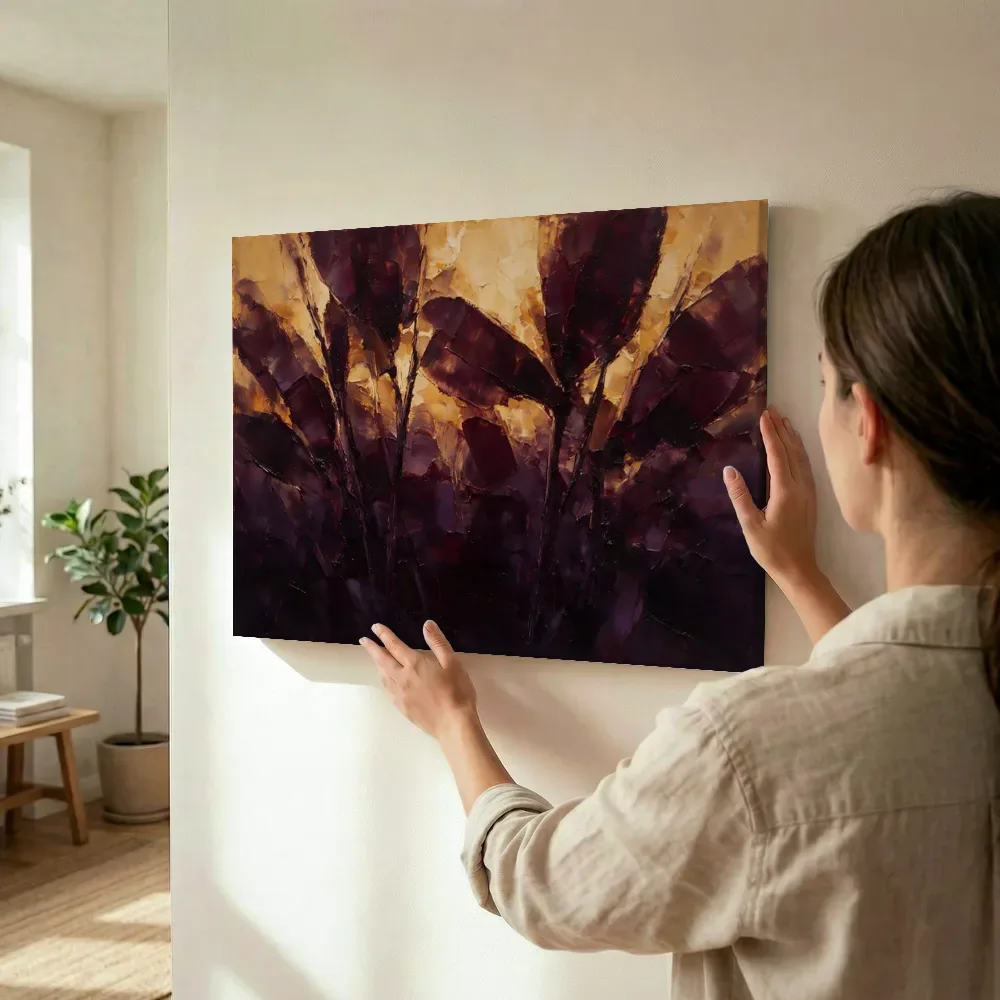 Sfeerimpressie: Magnolia van dichtbij in aubergine terwijl het wordt opgehangen