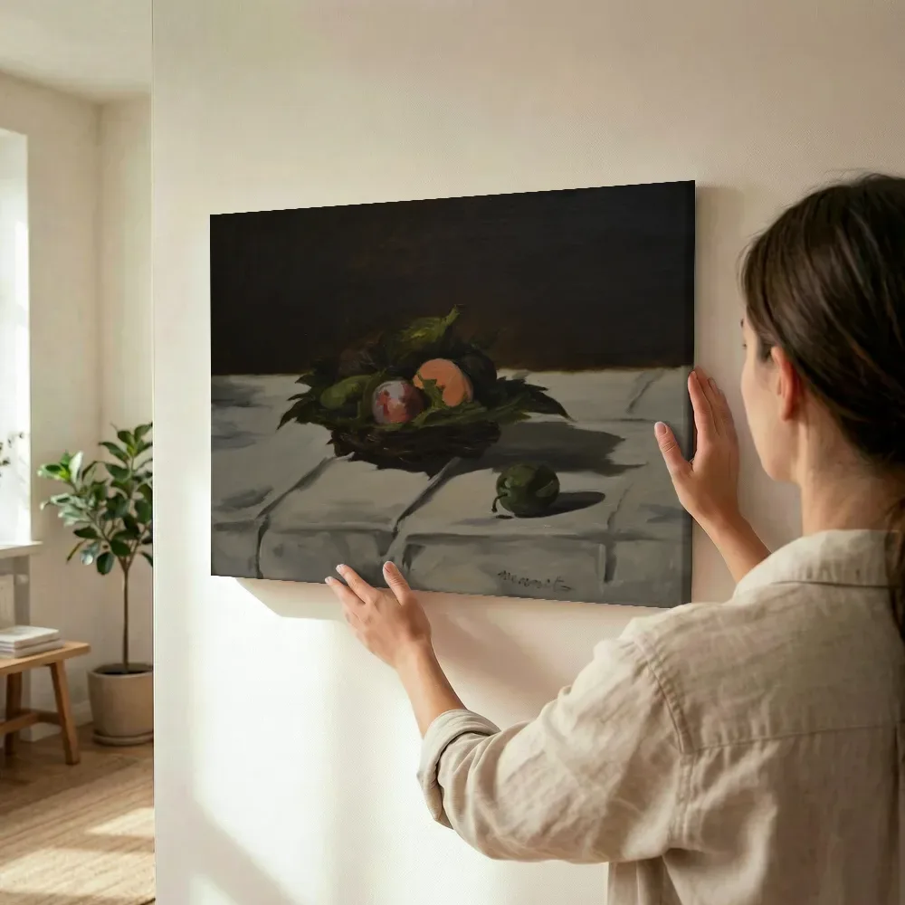Sfeerimpressie: Mand met fruit van Édouard Manet terwijl het wordt opgehangen