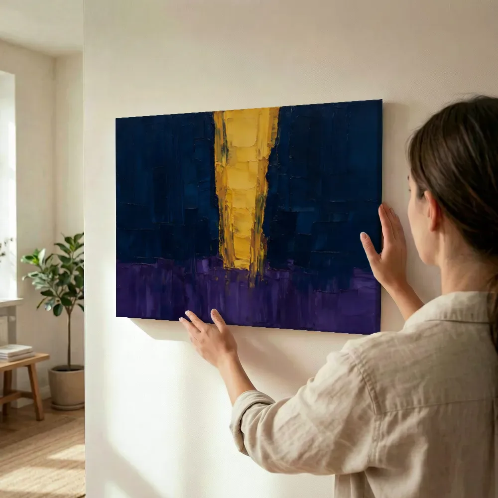 Sfeerimpressie: Marineblauw en kurkuma met lichtspleet terwijl het wordt opgehangen