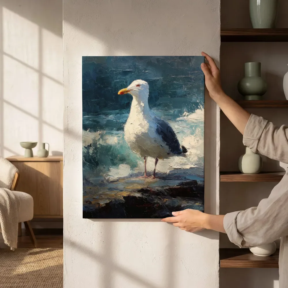 Sfeerimpressie: Meeuw close-up bij de golven naast de kast