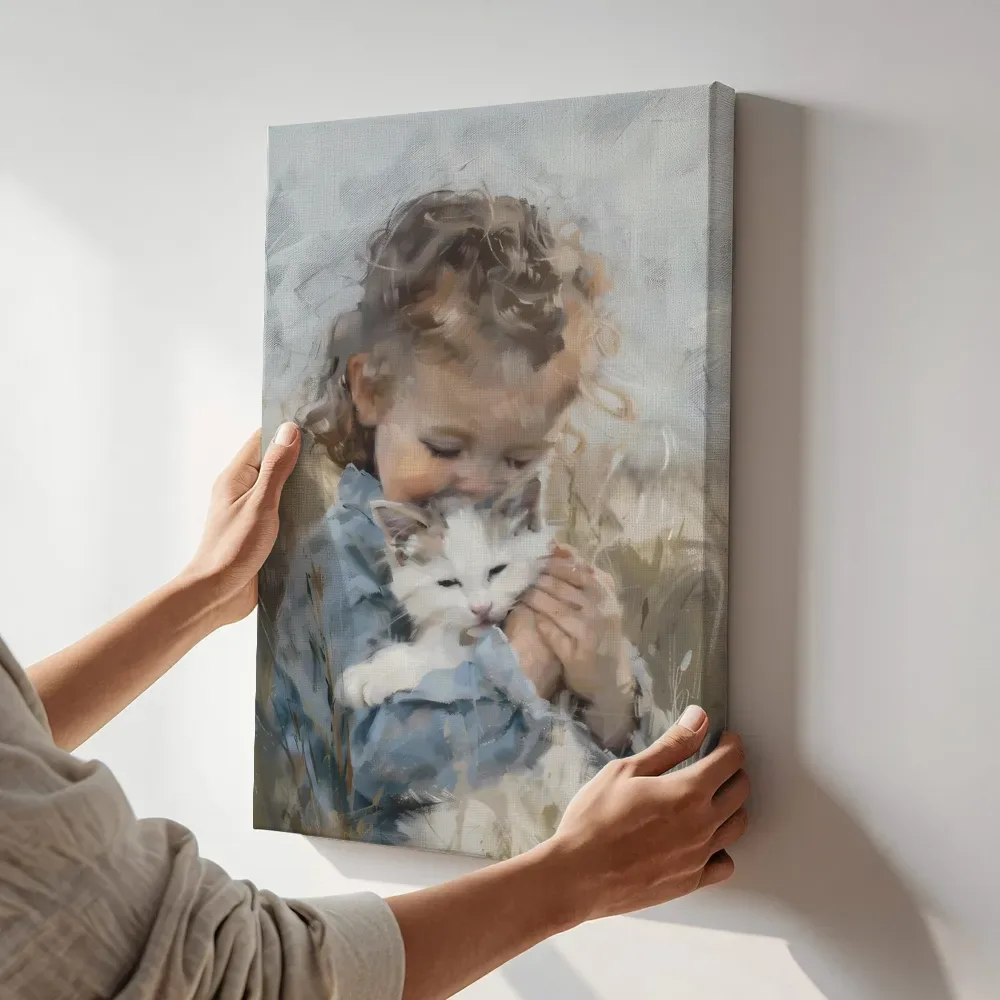 Sfeerimpressie: Meisje met wit katje terwijl het aan de muur wordt gehangen