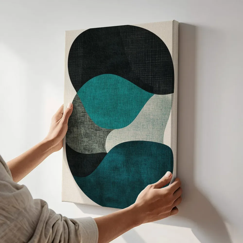 Sfeerimpressie: Mid-century blobvormen terwijl het aan de muur wordt gehangen