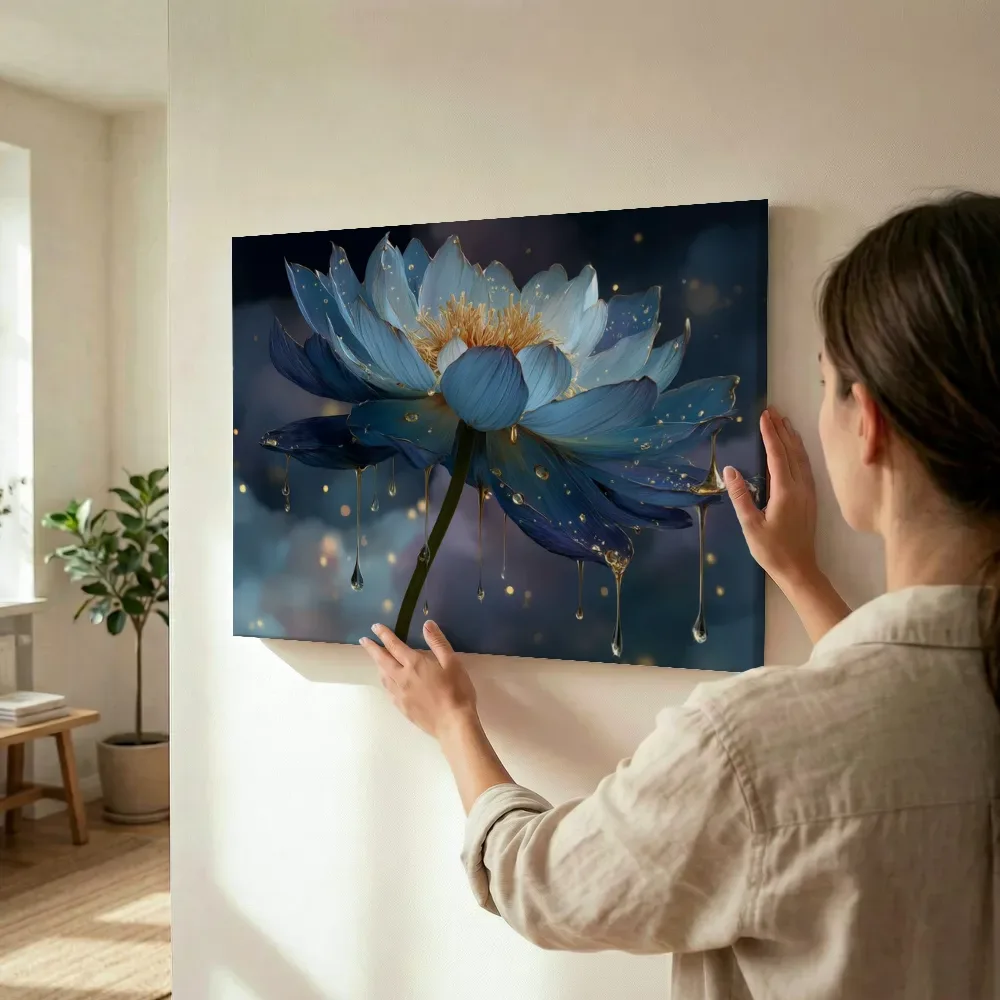 Sfeerimpressie: Middernachtblauwe lotus met gouden tranen terwijl het wordt opgehangen