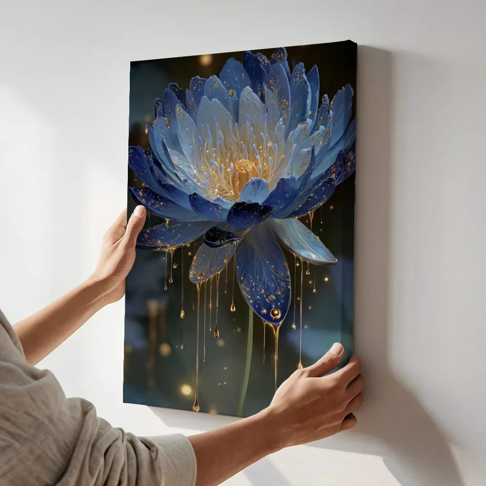 Sfeerimpressie: Middernachtlotus met gouden nectar terwijl het aan de muur wordt gehangen