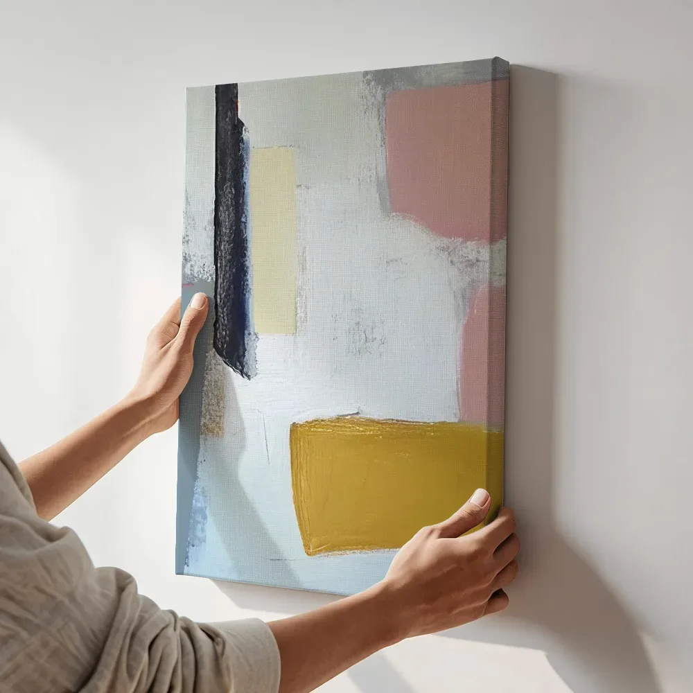 Sfeerimpressie: Minimalistische blokken in roze en geel terwijl het aan de muur wordt gehangen