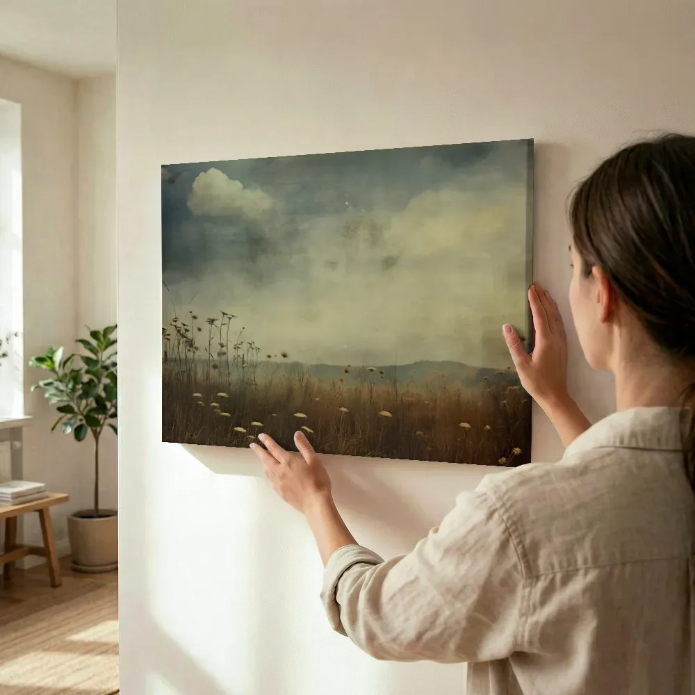Sfeerimpressie: Mistig wild bloemenveld bij schemering terwijl het wordt opgehangen