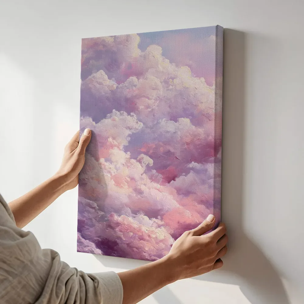 Sfeerimpressie: Dromerige wolken in roze en lila terwijl het aan de muur wordt gehangen