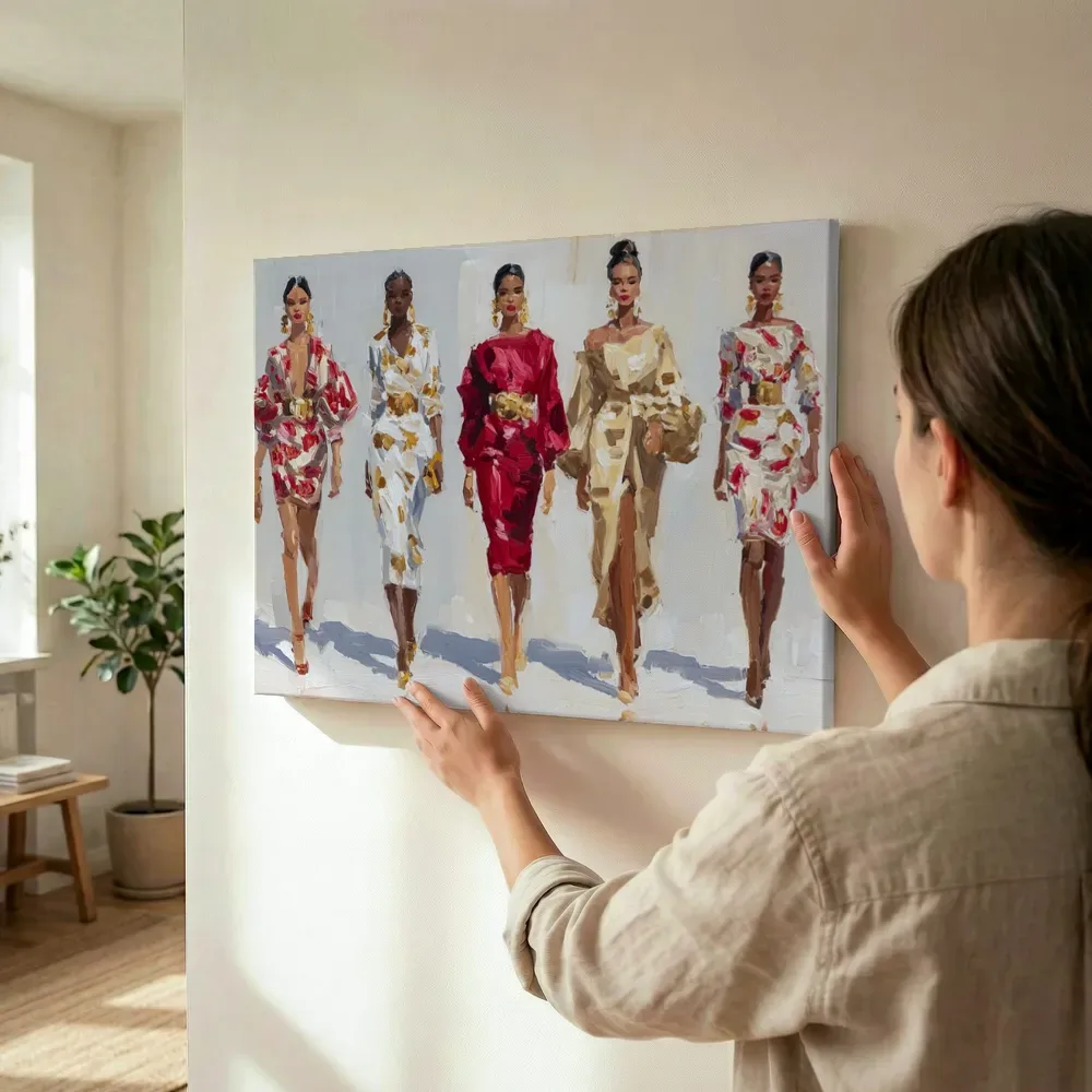 Sfeerimpressie: Vijf vrouwen op de catwalk terwijl het wordt opgehangen