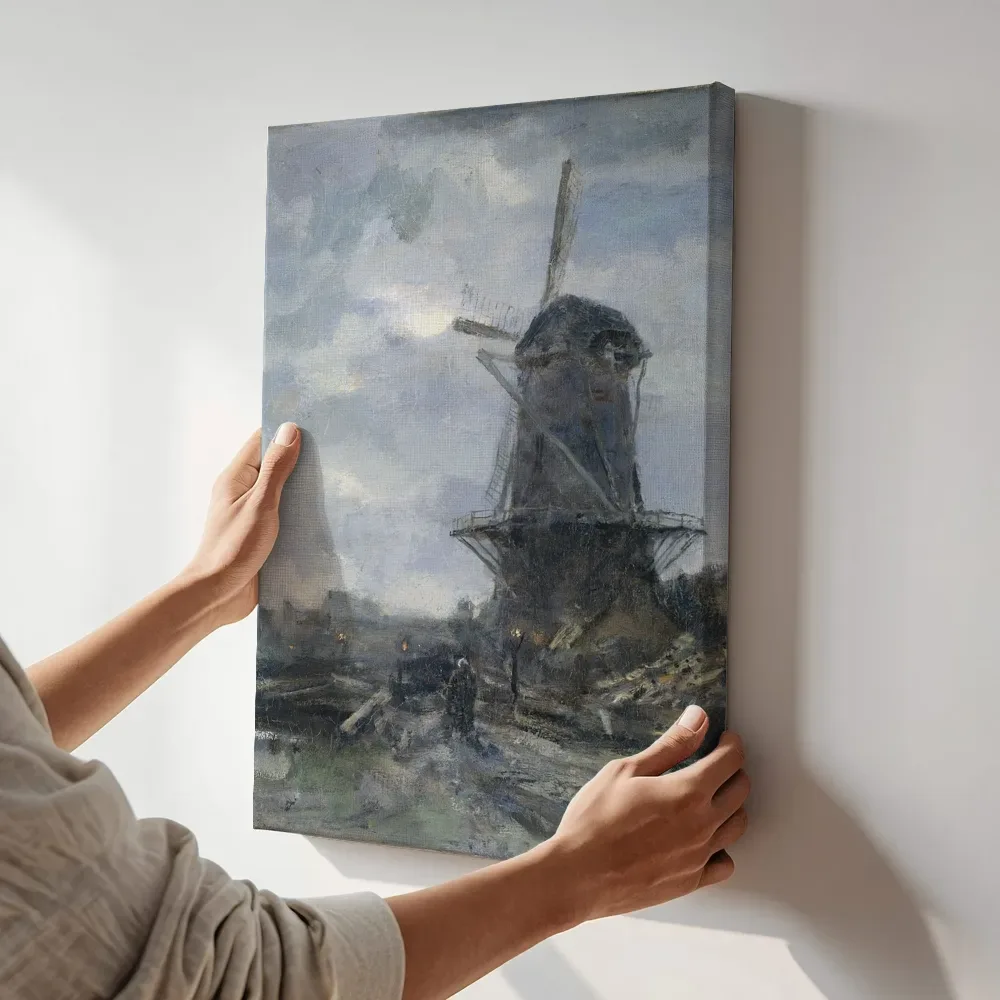 Sfeerimpressie: Molen bij maanlicht van Jacob Maris terwijl het aan de muur wordt gehangen