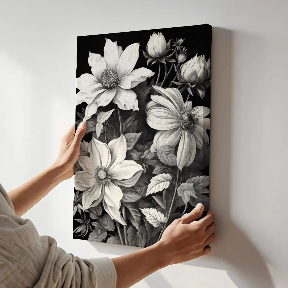 Sfeerimpressie: Monochrome dahlia terwijl het aan de muur wordt gehangen