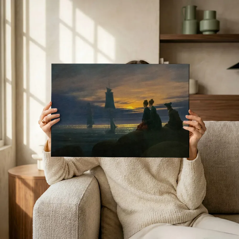 Sfeerimpressie: Maansopgang boven zee van Caspar David Friedrich terwijl het omhoog wordt gehouden