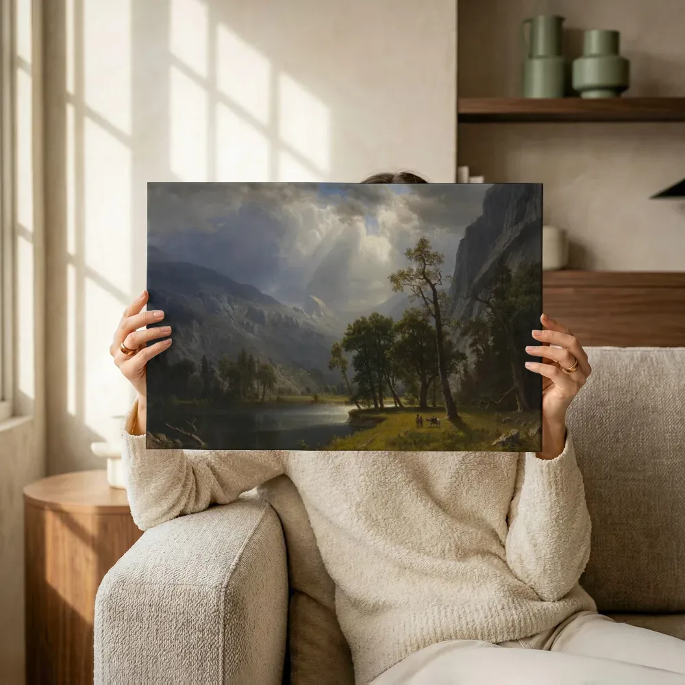 Sfeerimpressie: Mount Starr King, Yosemite van Albert Bierstadt terwijl het omhoog wordt gehouden